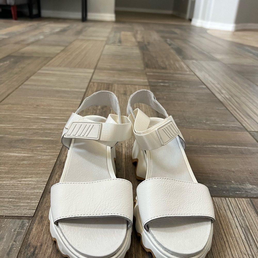 SOREL Women's Kinetic Sandals size 10 - Picture 3 of 10